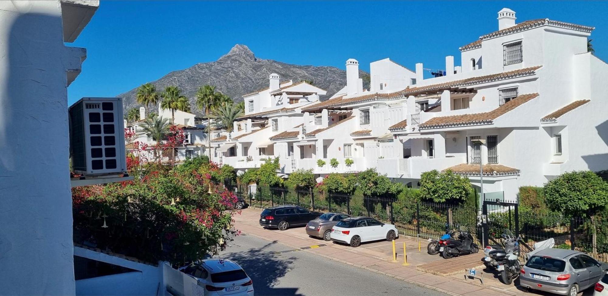 4 Bed House With Pool Walk To Puerto Banus Fast Internet Villa Marbella Bagian luar foto