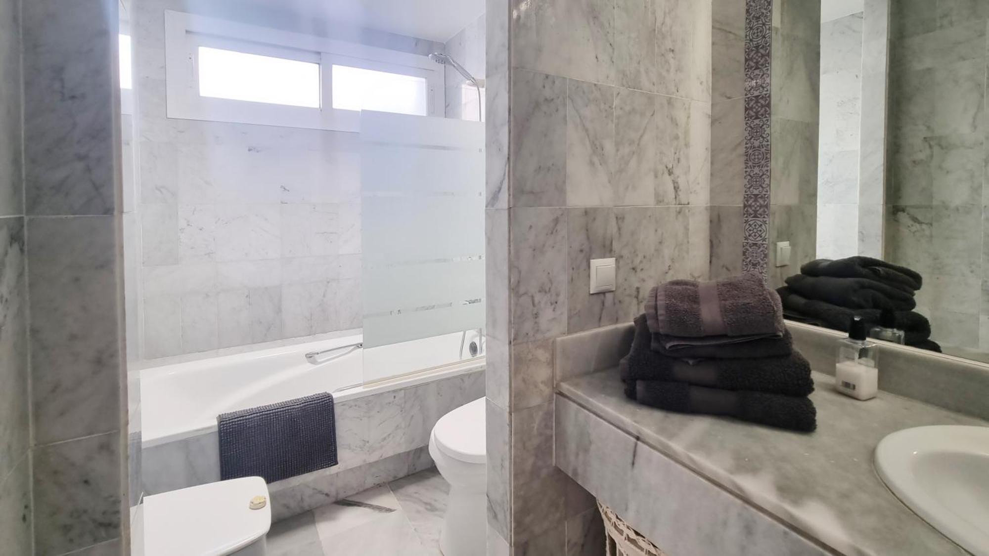 4 Bed House With Pool Walk To Puerto Banus Fast Internet Villa Marbella Bagian luar foto